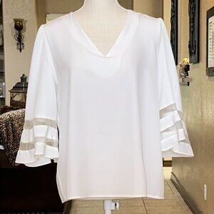 Temu*White Bell Sleeve Top*EUC